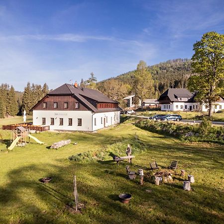 Hotel Dvur Liskovy Vrch Strazny Exterior foto